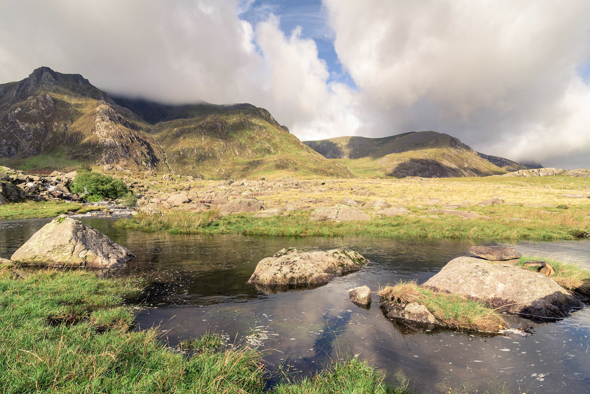 Afon Idwal leading towards Twill du (also known as the Devils Kitchen) Snowdonia