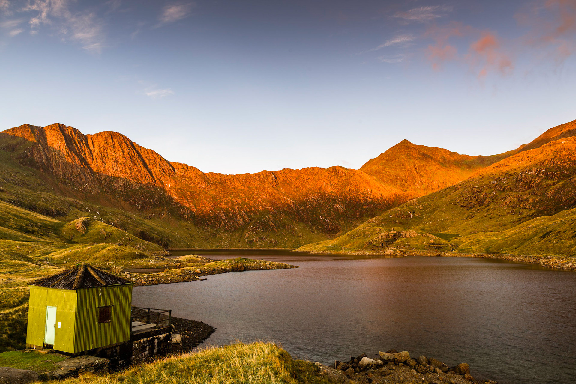 Sunrise across Llyn Llydaw, Snowdonia, Wales, UK