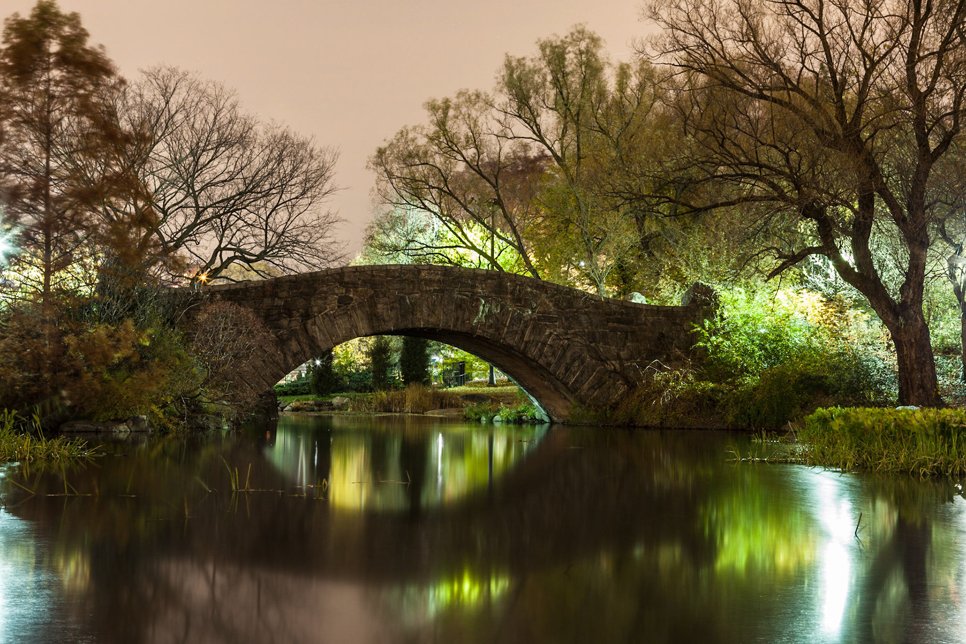 Another image of Gapstow Bridge at "The Pond" in Central Park, this time zoomed in further and focus on just the bridge with its immediate surroundings. Also here I like the subtle tones and the painting-like results.