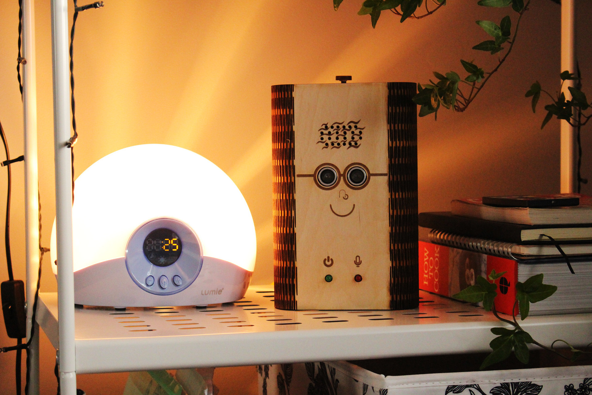 Device in situ with the sunrise alarm clock on