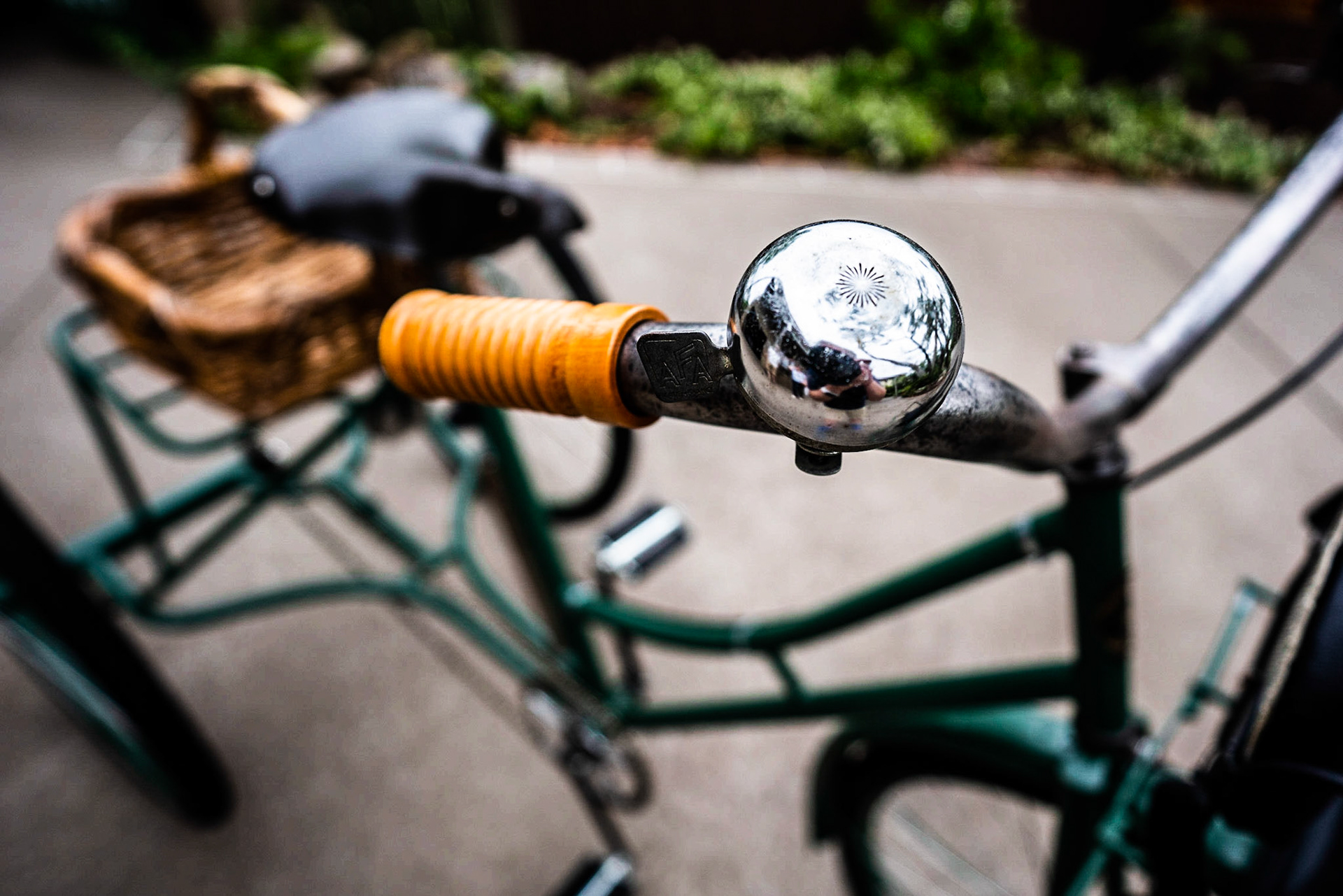 Mick had restored this old Aumon trike and took it out to show us today.