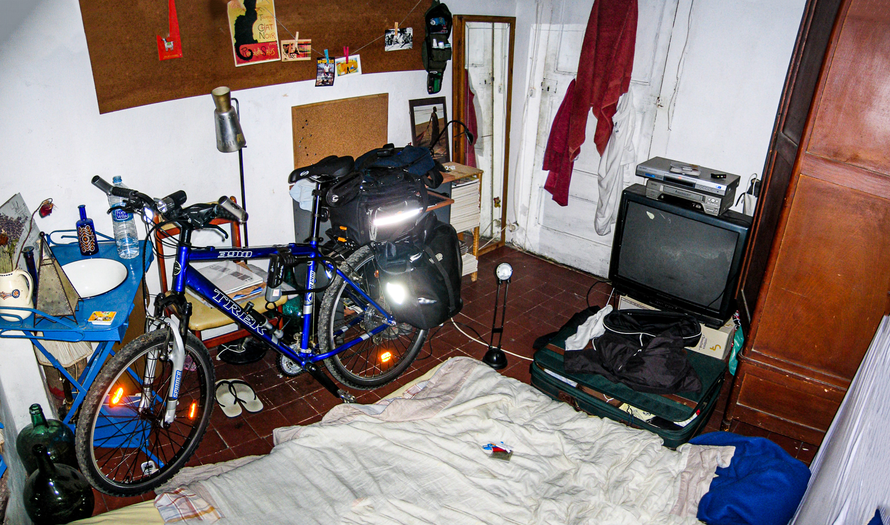 Bicicleta montada no quarto em Barcelona