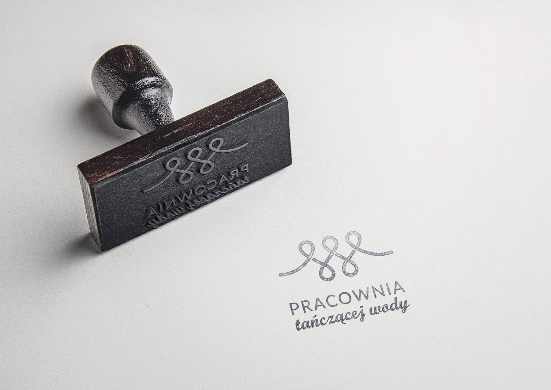Logo dla działalności zajmującej się rękodziełem "Pracowani tańczącej wody"