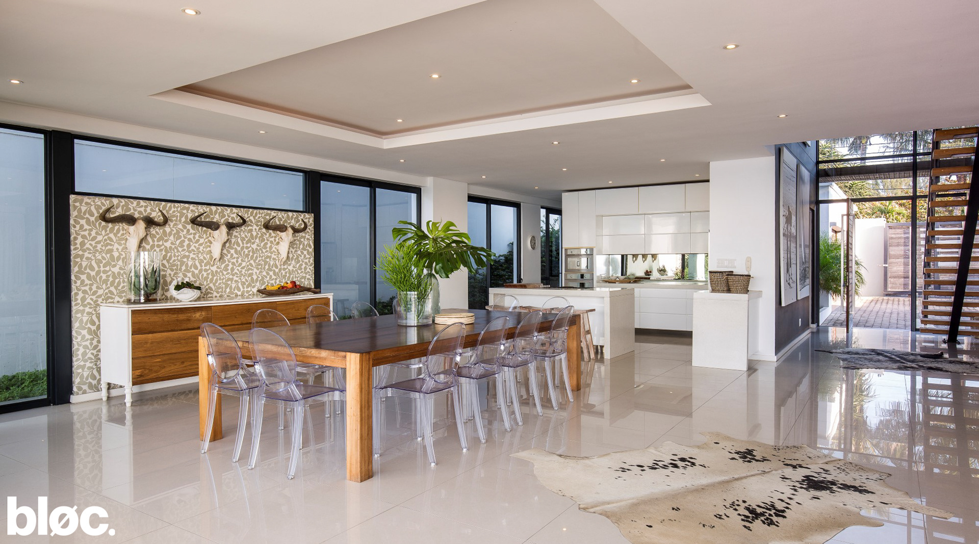 Modern beach house open plan dining space & kitchen