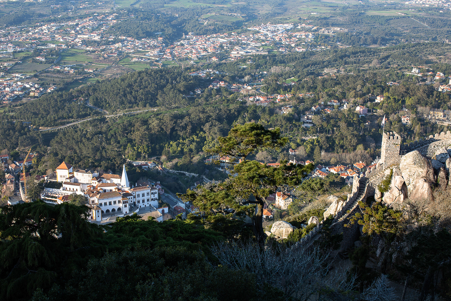 Castelo dos Mouros and view to the Palácio Nacional