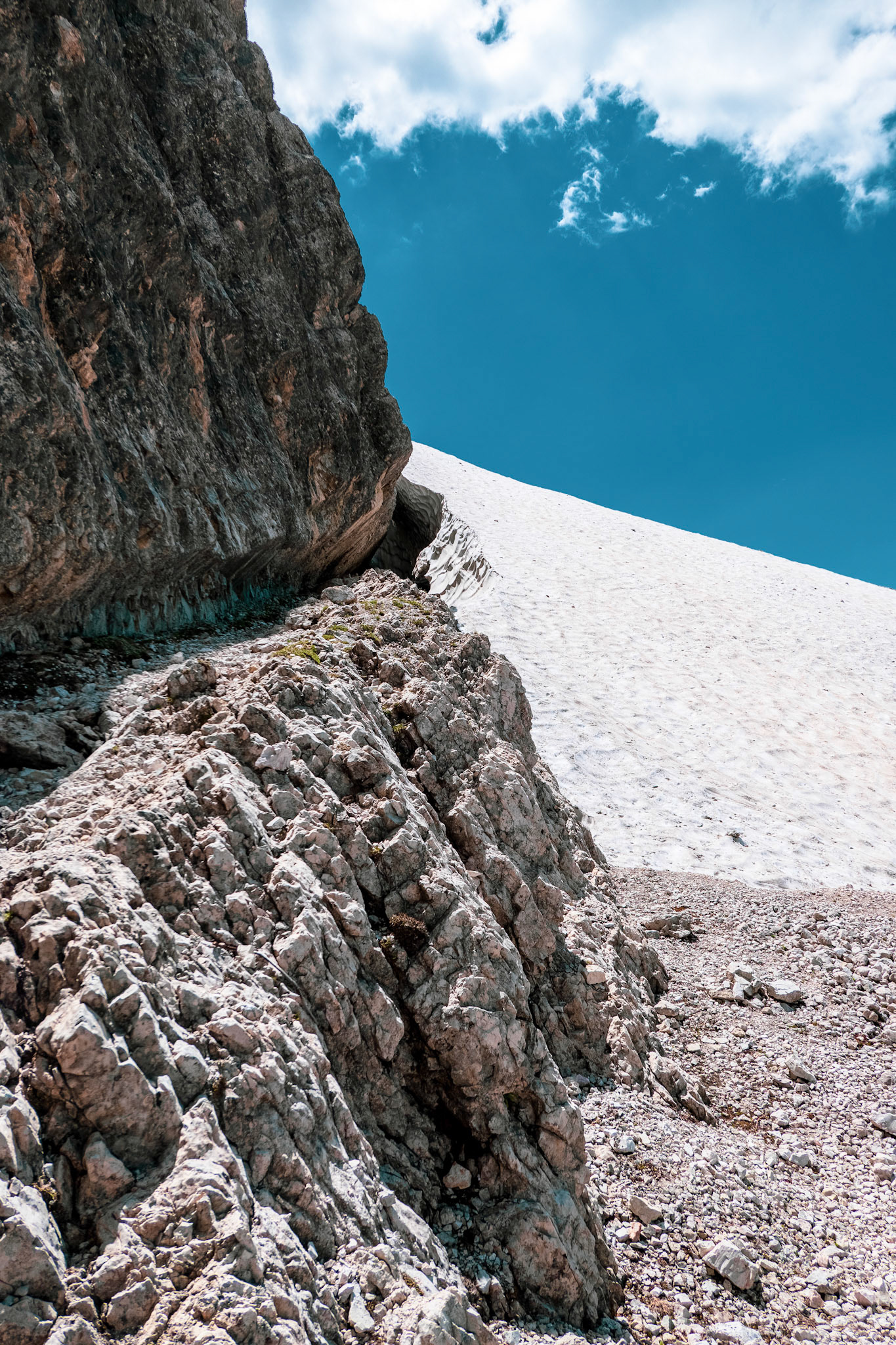 Weg in die Schneehöhle