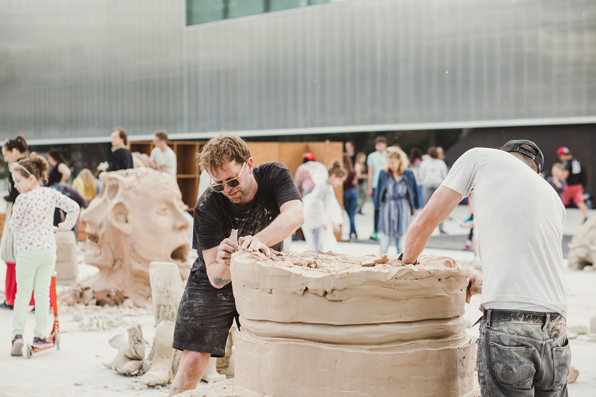 Глухие в музее. Образовательный центр музея гараж. Дети на экскурсии. Музей гаража особого назначения на вднх. Гаражи экскурсии музее москва.