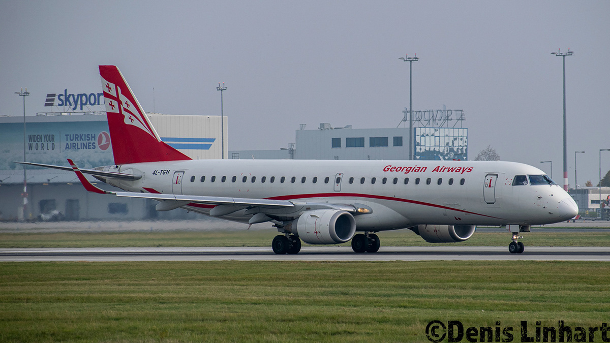 Самолет embraer 190 фото