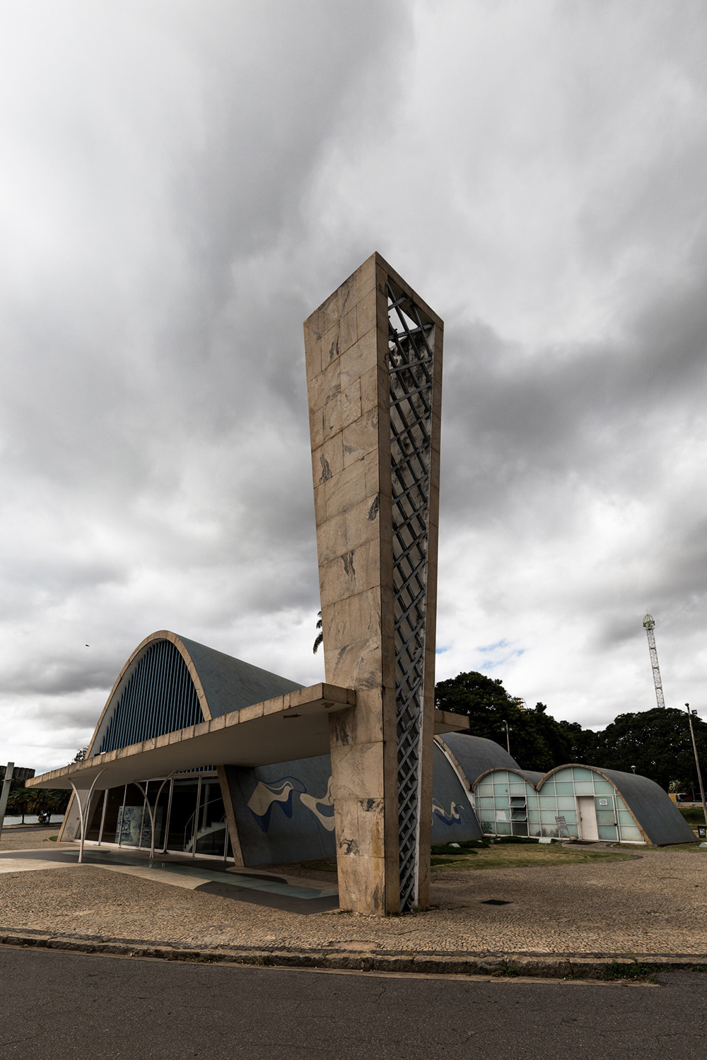 Igreja da Pampulha. Belo Horizonte.MG. 1940-1943. Oscar Niemeyer. Joaquim Cardozo. Cândido Portinari. Paulo Werneck. Burle Marx. Alfredo Ceschiatti. 19°51'30.6"S 43°58'44.6"W