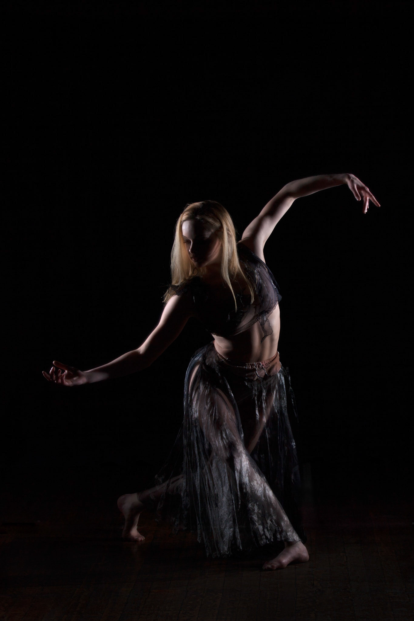Contemporary Dancer - Esmee Lobley