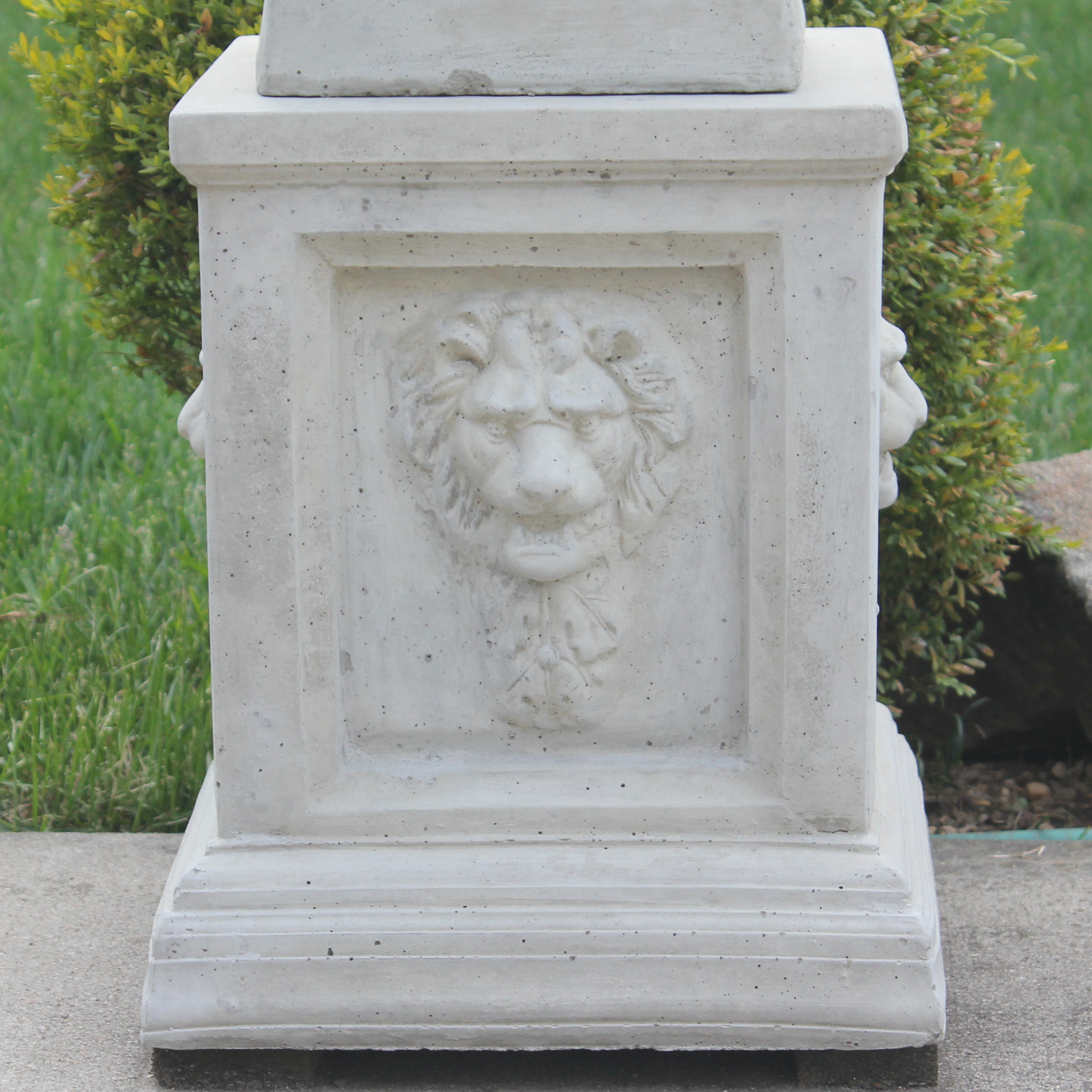 John's Concrete Art Lion Face Pedestal