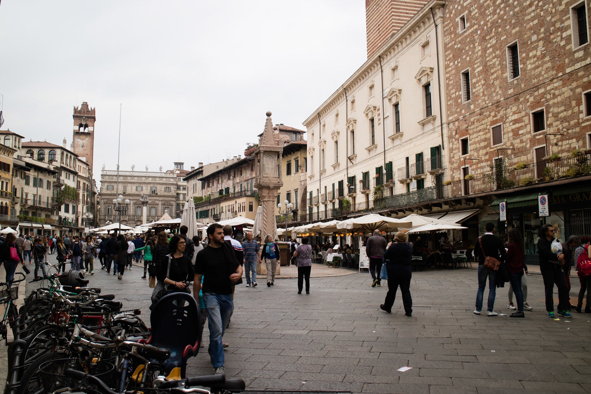 Piazza Erbe, Verona