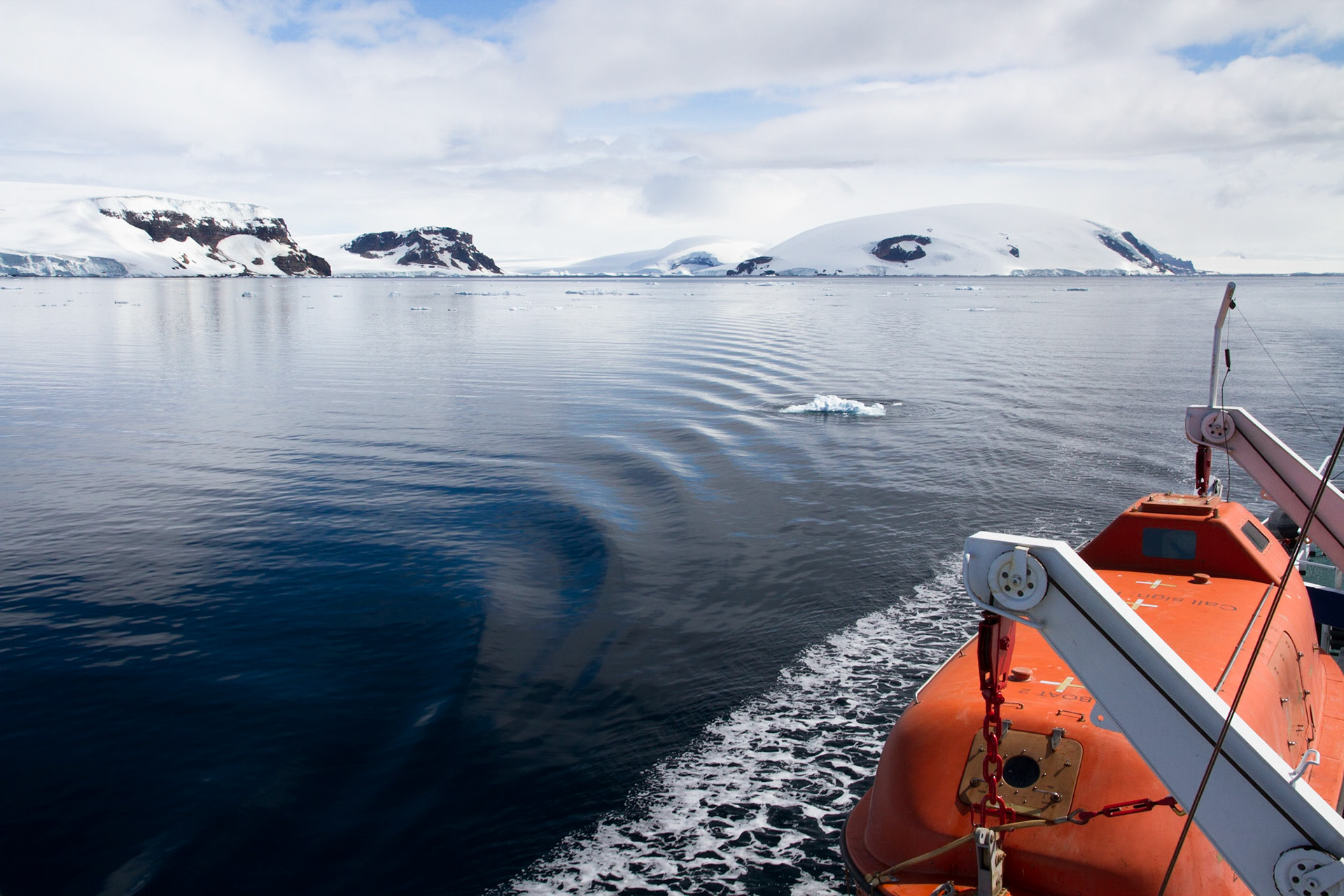 Cruising into the Weddell Sea