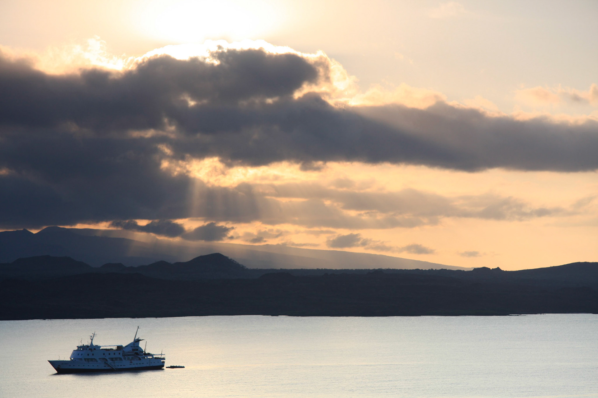The Eclipse anchored off Bartolome island