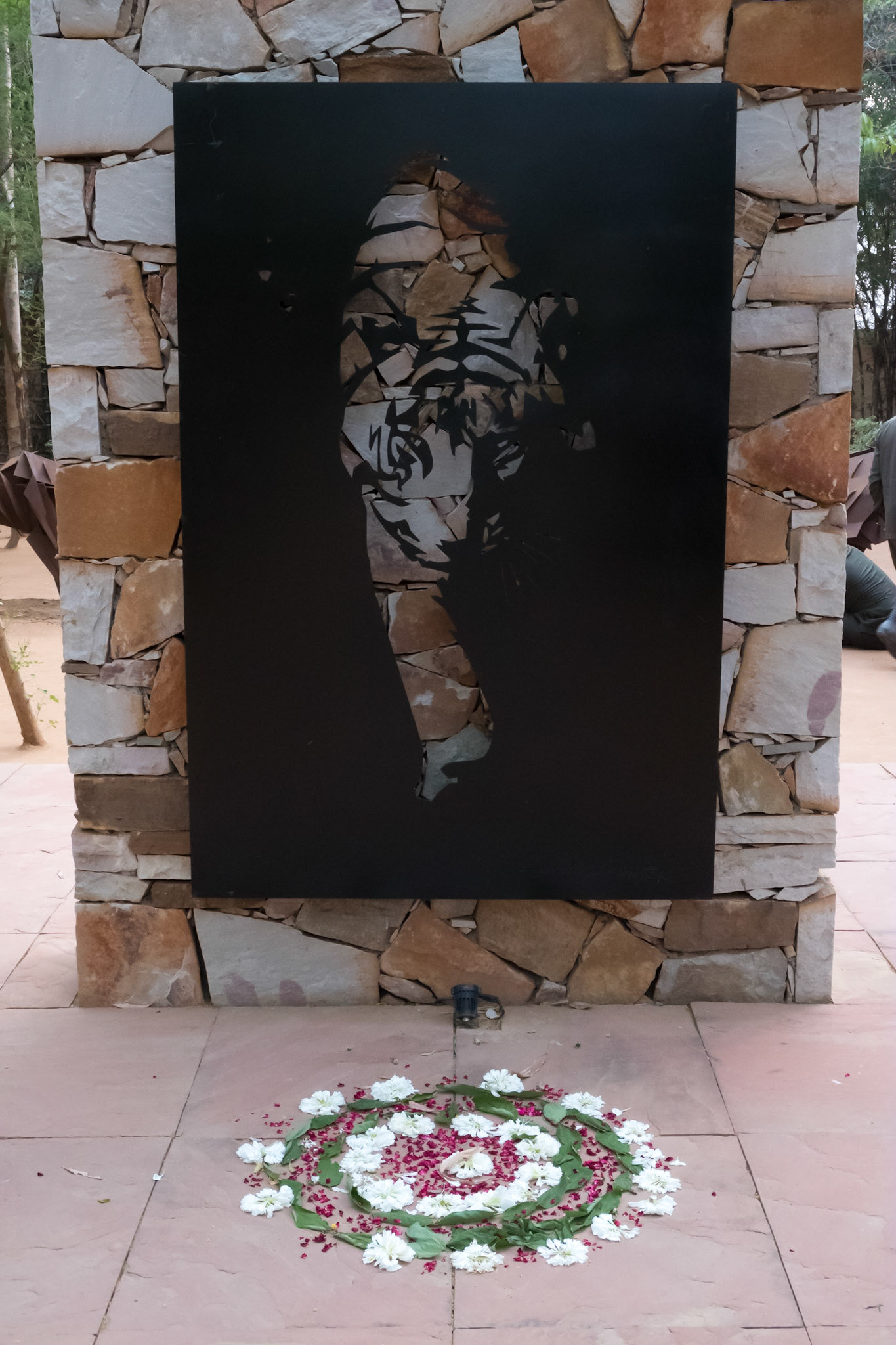 Art and rangoli at the entrance to Sher Bagh