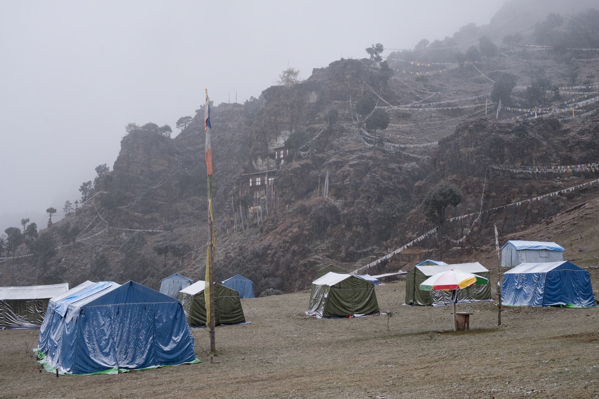 Snow and cloud, Bumdra camp