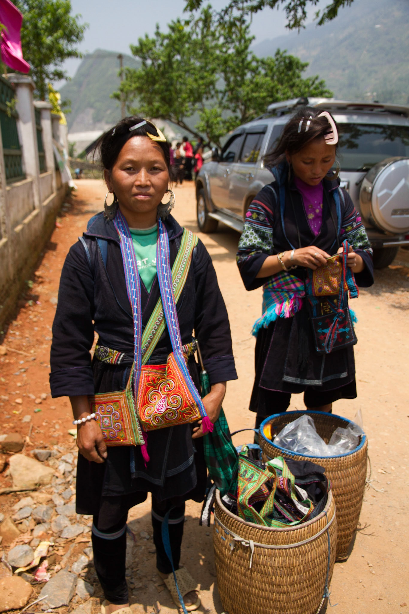 Black H'mong ladies, Lao Chai