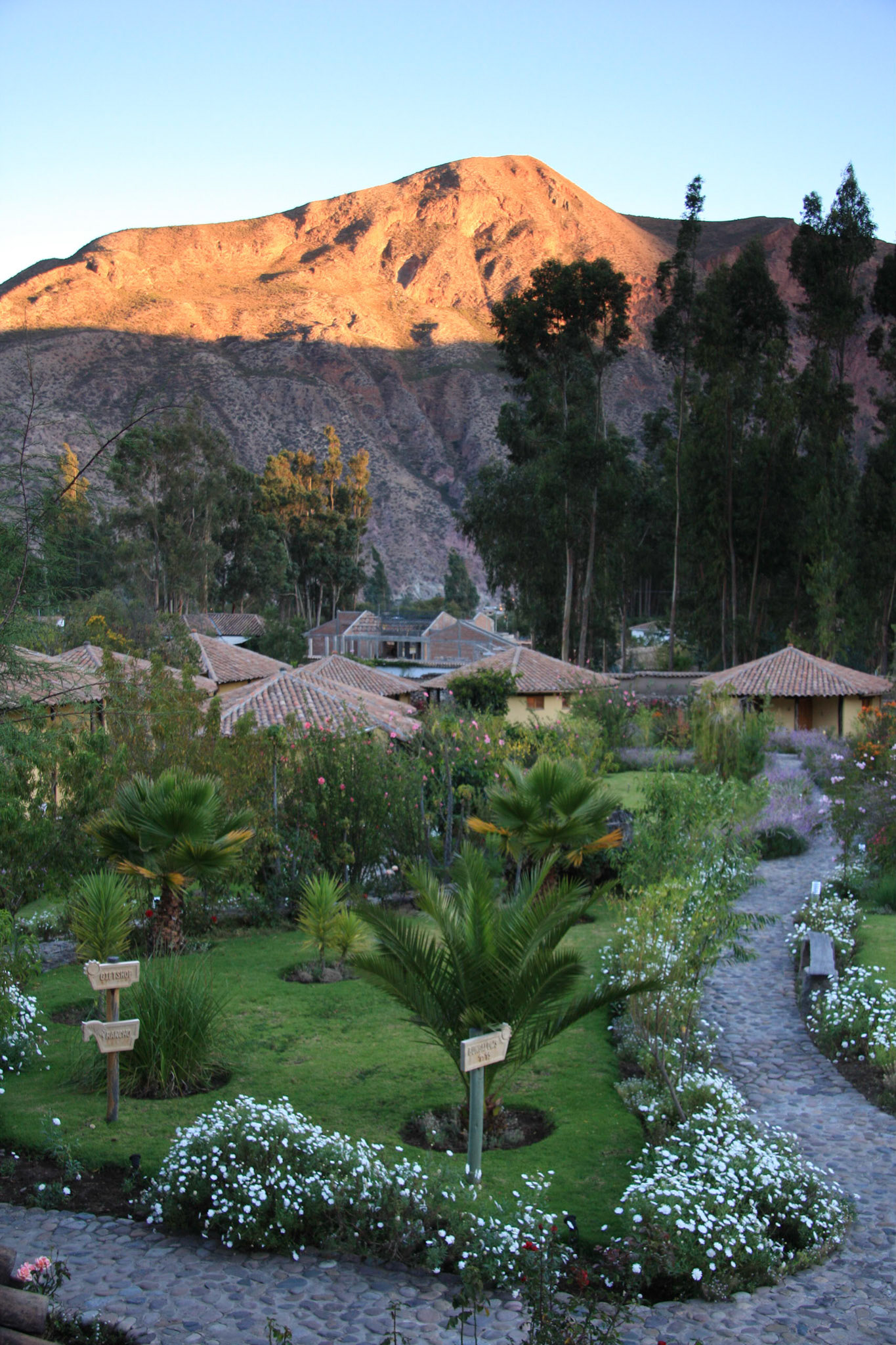 Sol y Luna, Sacred Valley