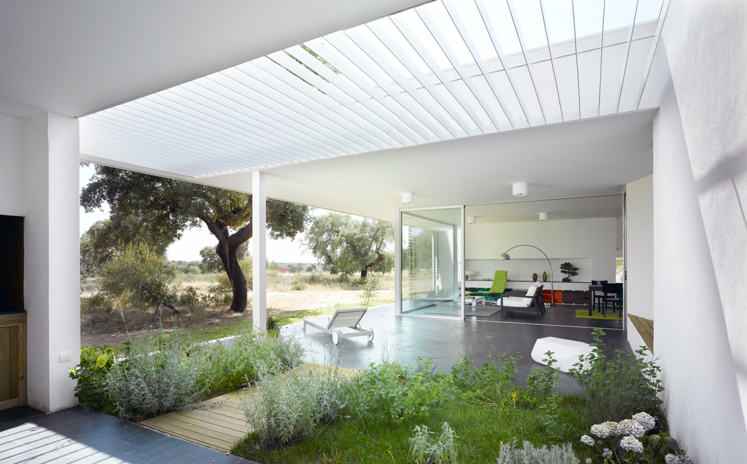 House in an Oak Grove Terrace