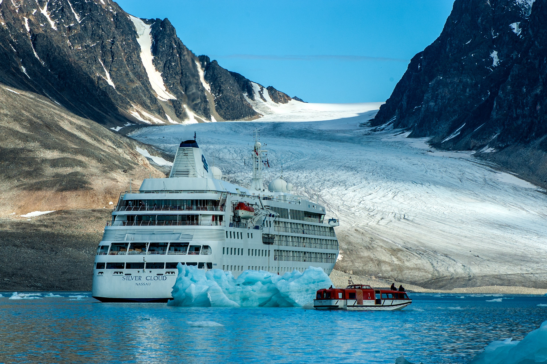 Magdalenefjordern. Svalbard, Norway. ©2005, Corey Sandler