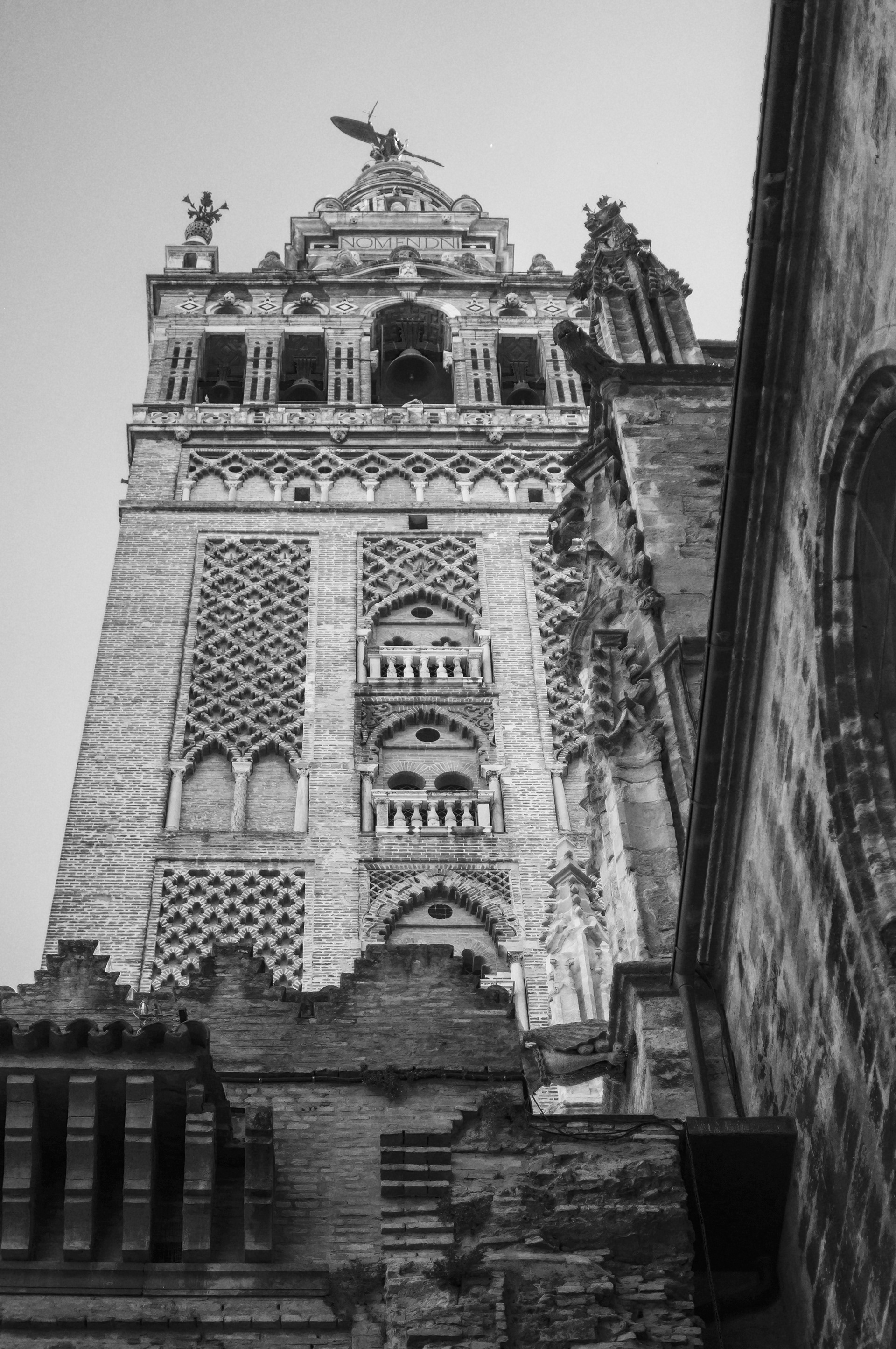 contrapicado de la Giralda de Sevilla