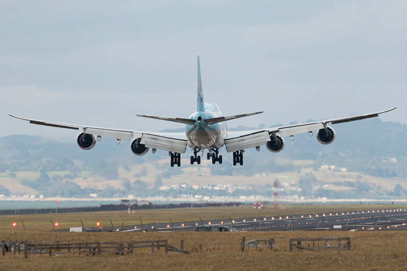 Korean Air Boeing 747-8 HL7642 arriving in Auckland.
