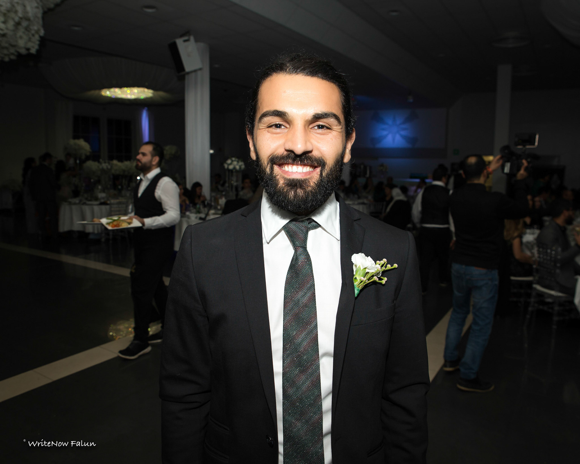 Peshraw Azizi på bröllop i Södertälje