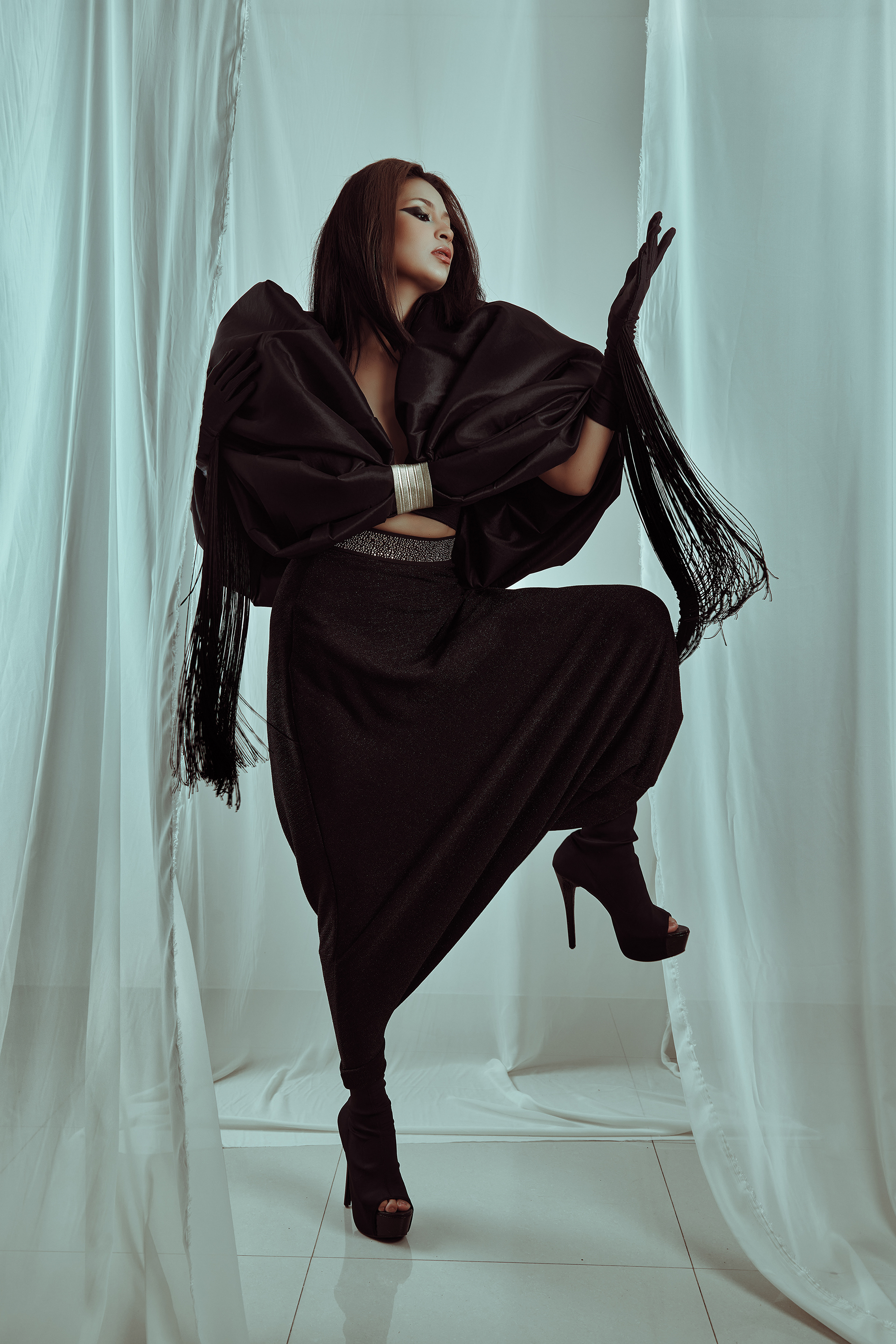 Foto: Alex Huerta  MUA: Domingo Dávila  Modelo: Zimrit Córdova  Diseño: Fernando Falcón