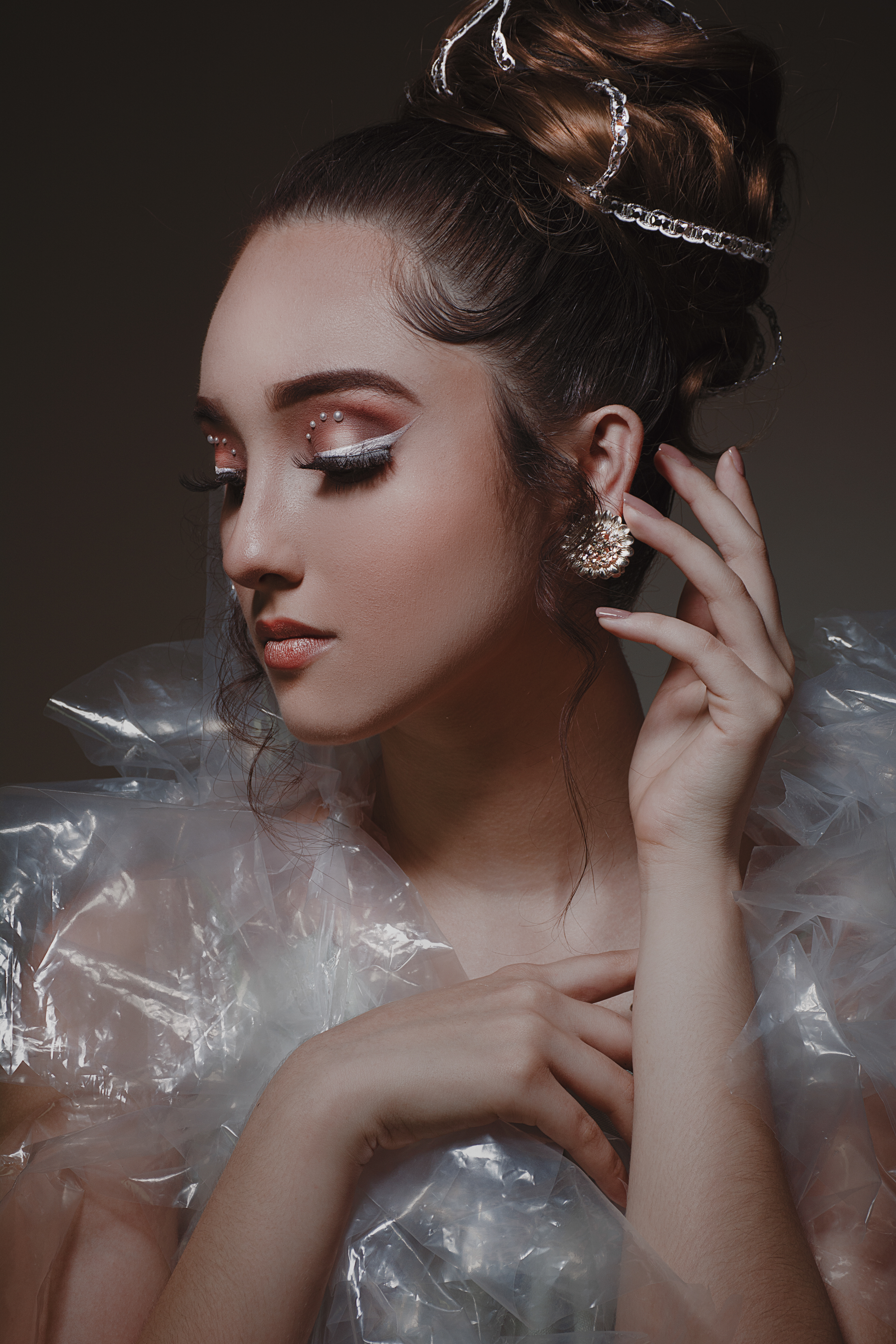 Foto: Javier Becerra MUA: Rhafa Balboa Hair: Gina Castro Modelo: Camila Ferrer Diseño: Edwin Ramos