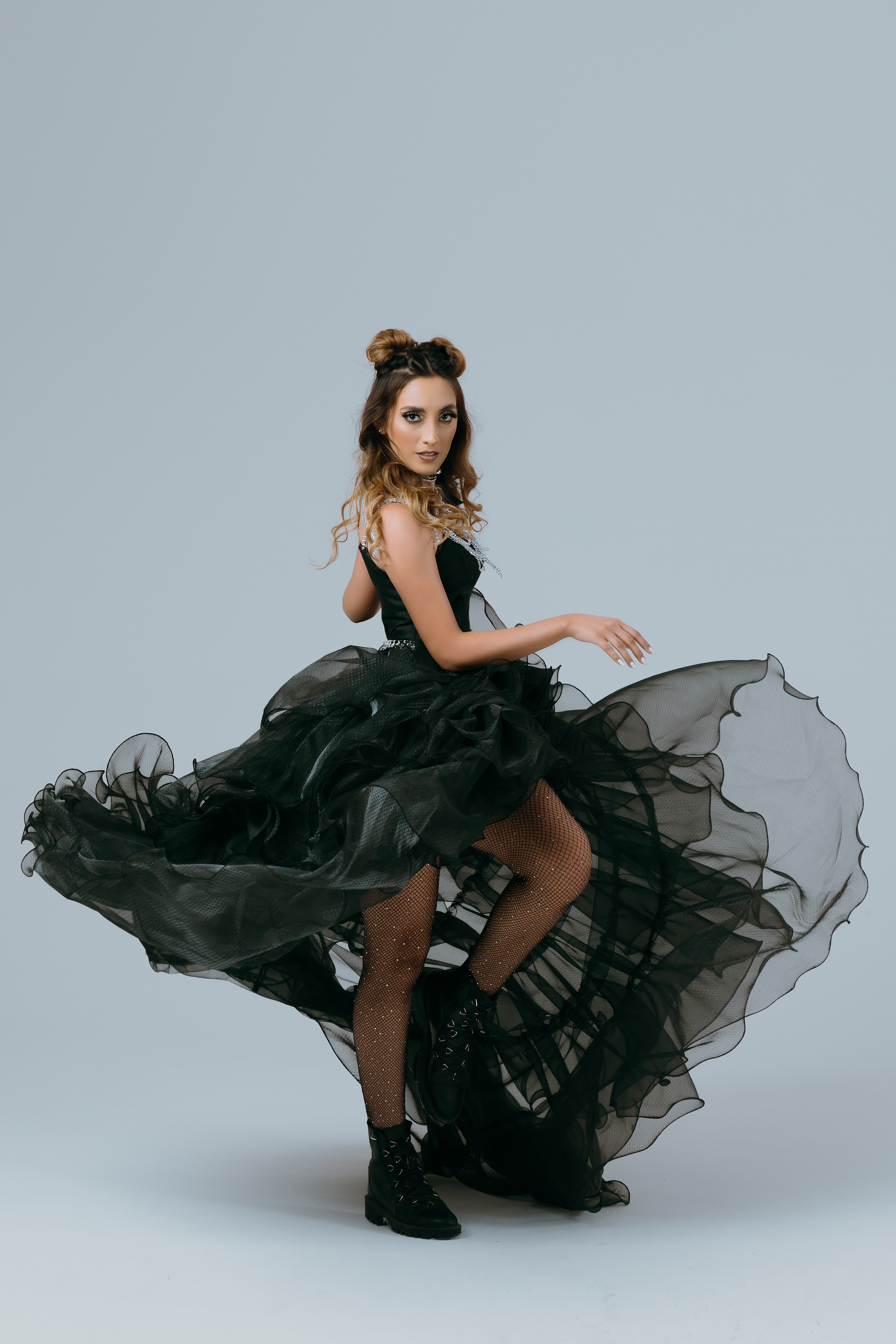 Foto: Miguel Cárdenas MUA: Gabriela Mota Modelo: Adela Yamili Diseño: Dalia López