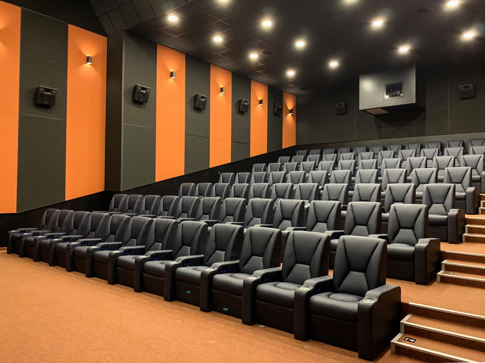 KINOPOLIS VELIKO TARNOVO•YEAR: 2019•STAGE: COMPLETED•TBA: 900 m²•4 AUDITORIA, 175 SEATS