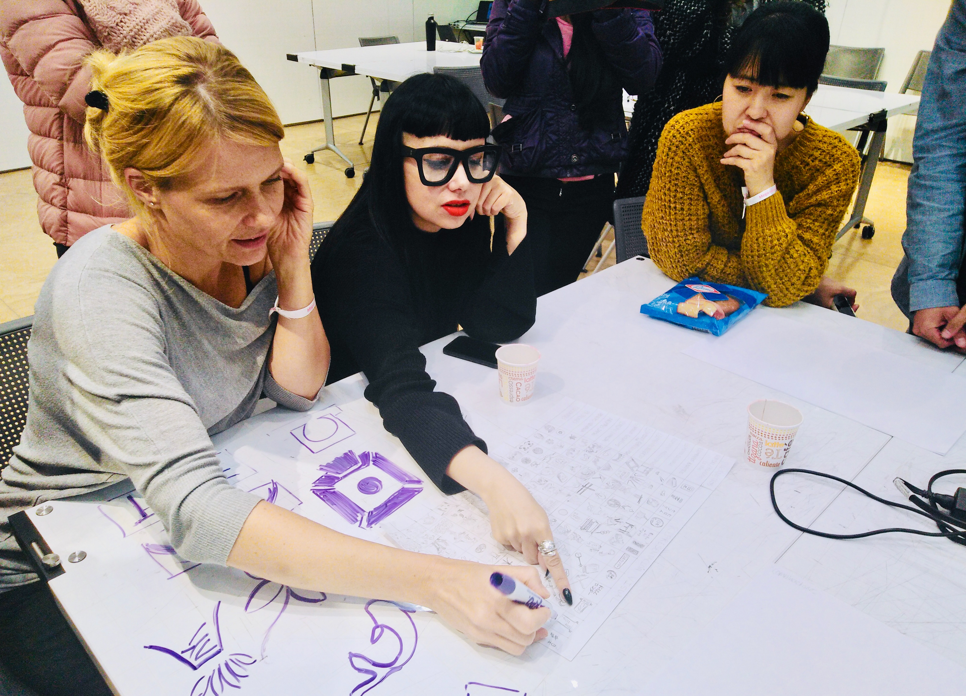 Professor Annelie Franke & Carolina Rojas discussing results.