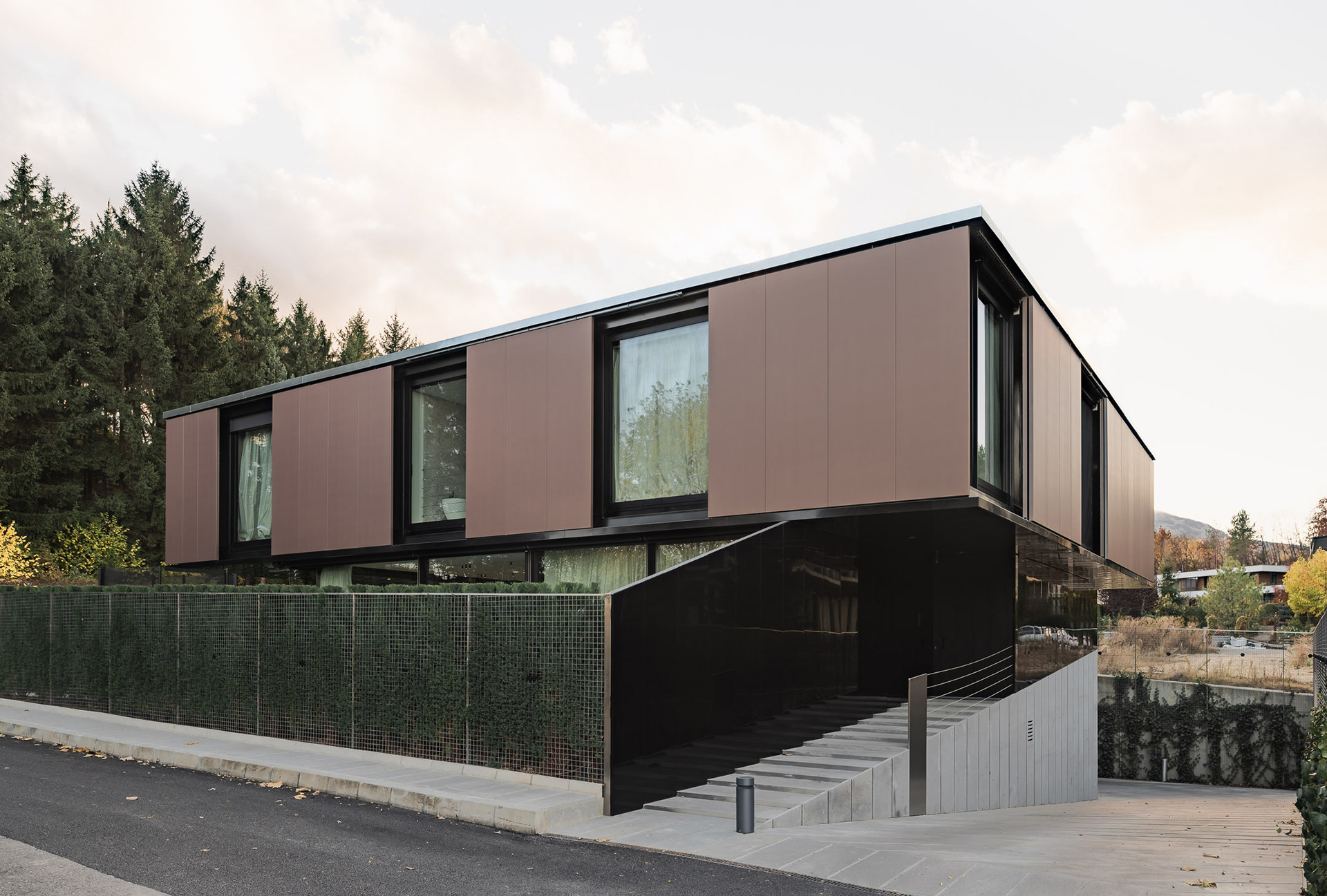 assenemilov.co.uk Eclipse House/ I/O architcts