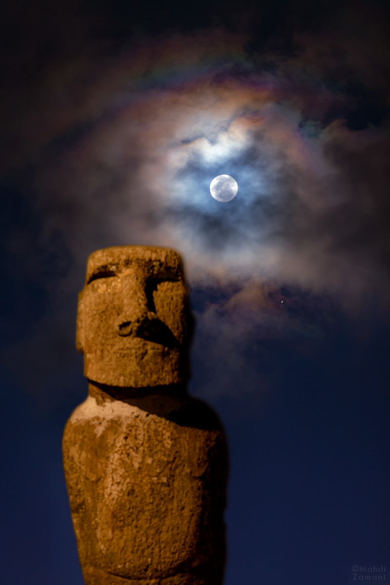 A Corona for A Moai...