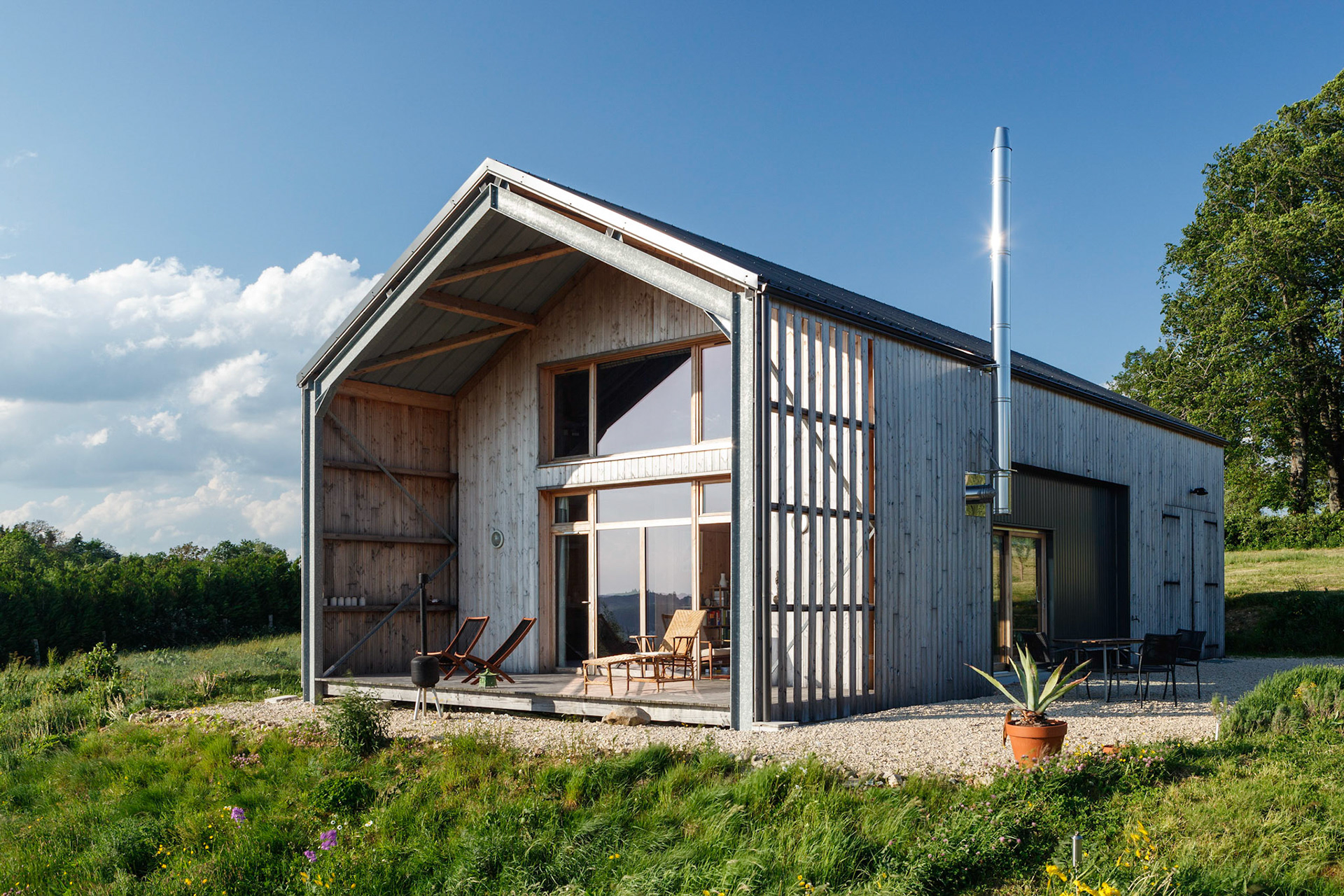 Grange contemporaine dans le Morvan