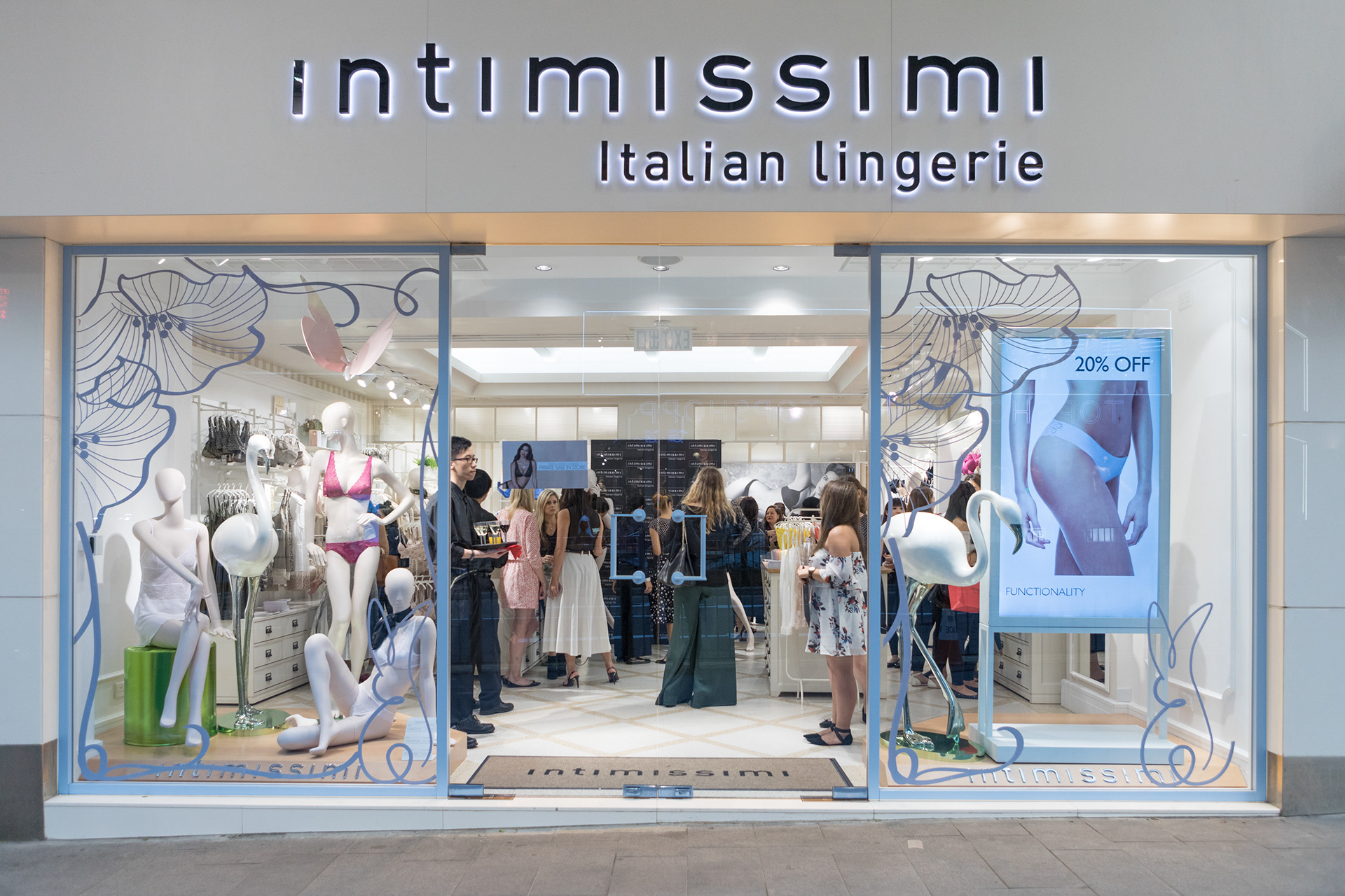 Photography by Vincent Chen - Intimissimi - Shopping Night