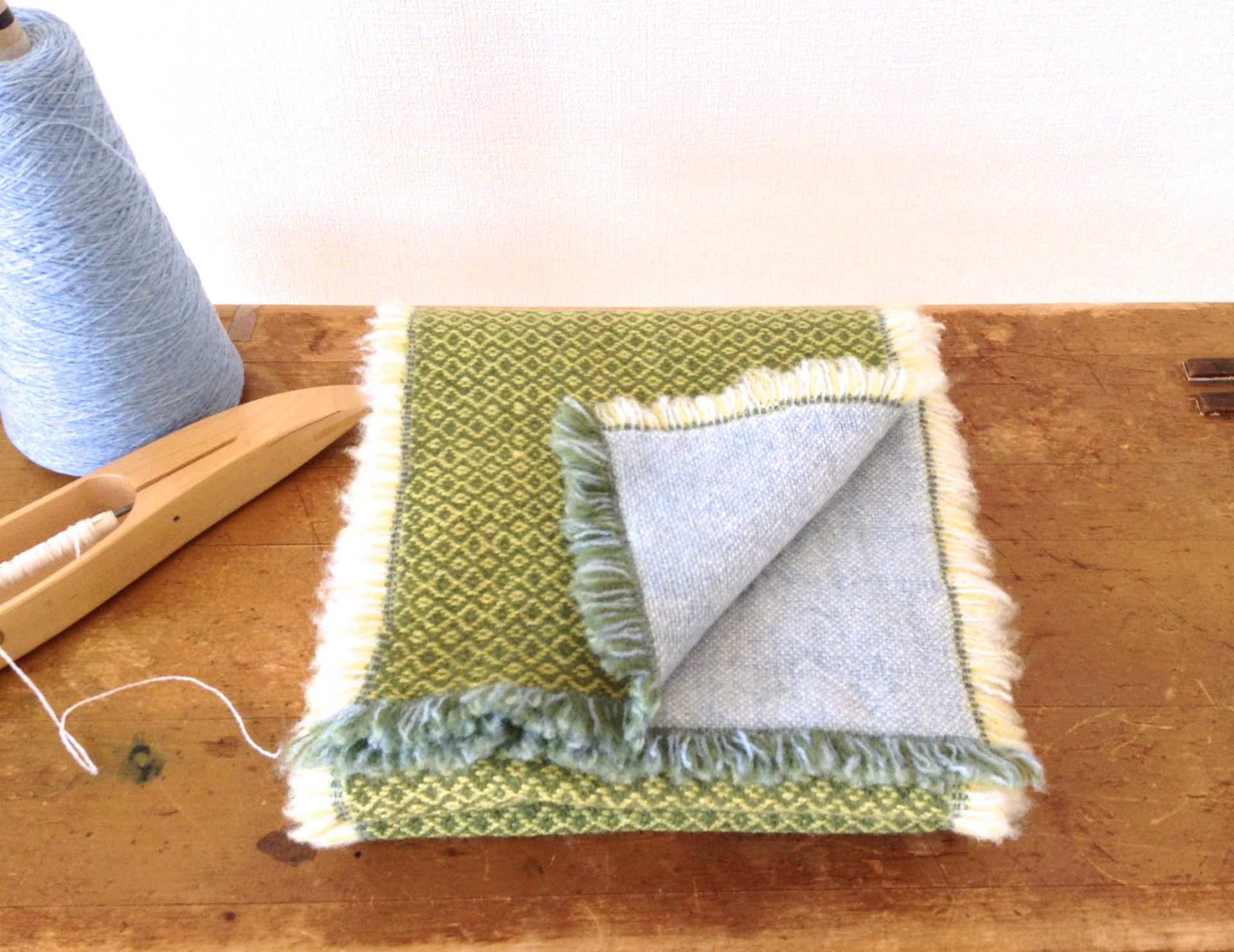H.F Väv 2015 <Two-sided muffler> リバーシブルマフラー material: Lumb wool size: 20 × 175 cm © Hanako Fujino / H.F Väv