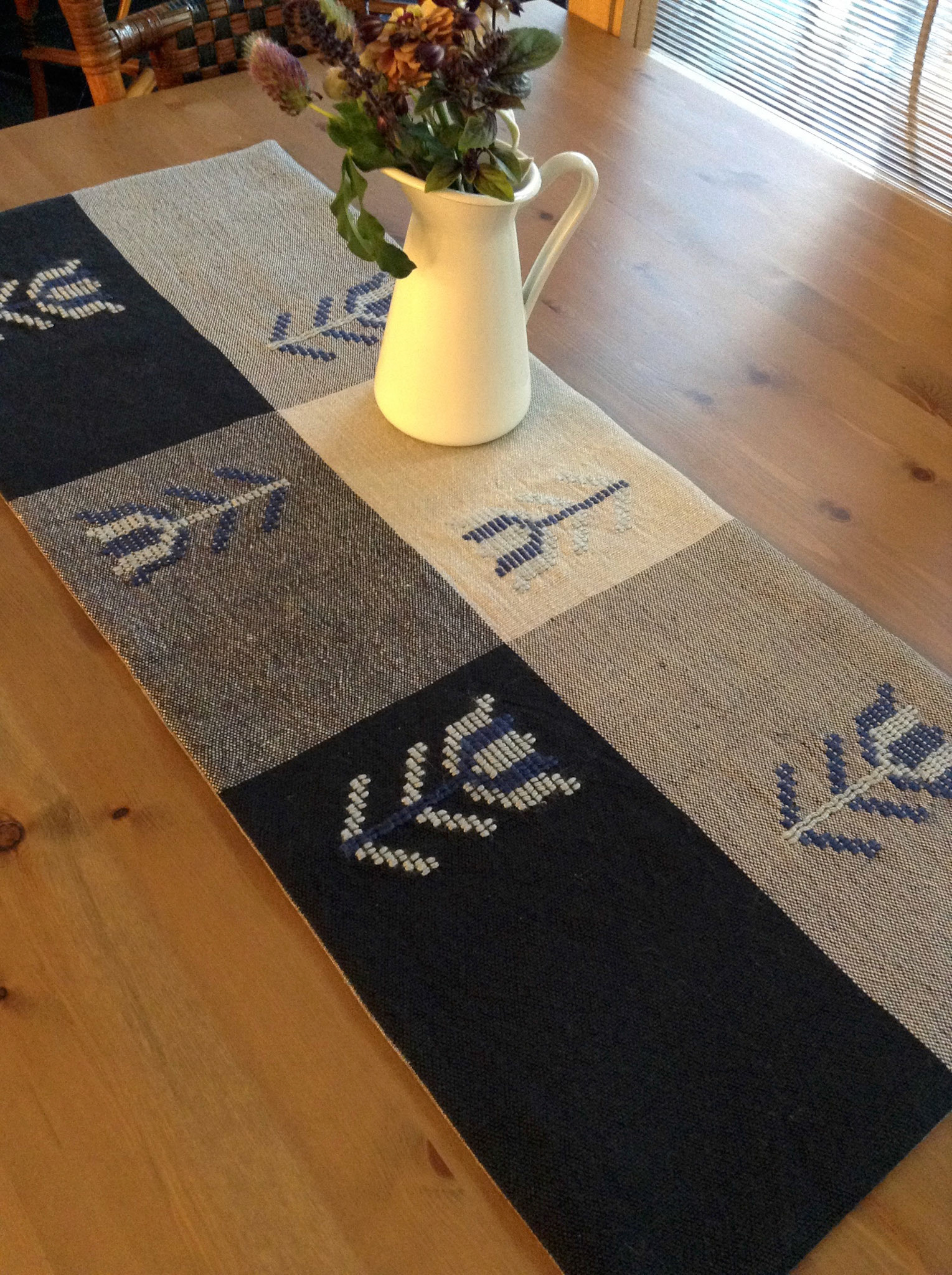 H.F Väv 2014 <table runner> テーブルランナー material: Linen(表地)/ Cottolin(裏地) size: 35 × 85 cm © Hanako Fujino / H.F Väv