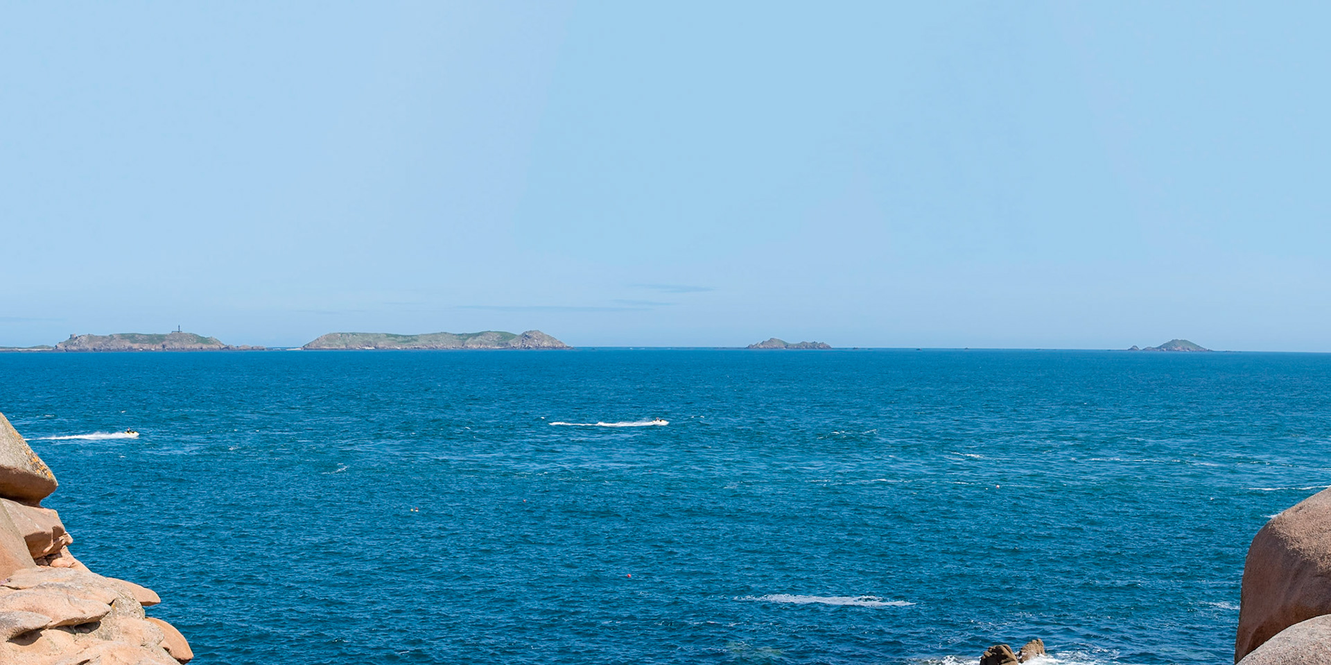 What fun, racing small boats on the big water, amidst the scenary of the pink granite coast of Brittany, and the seven islands.