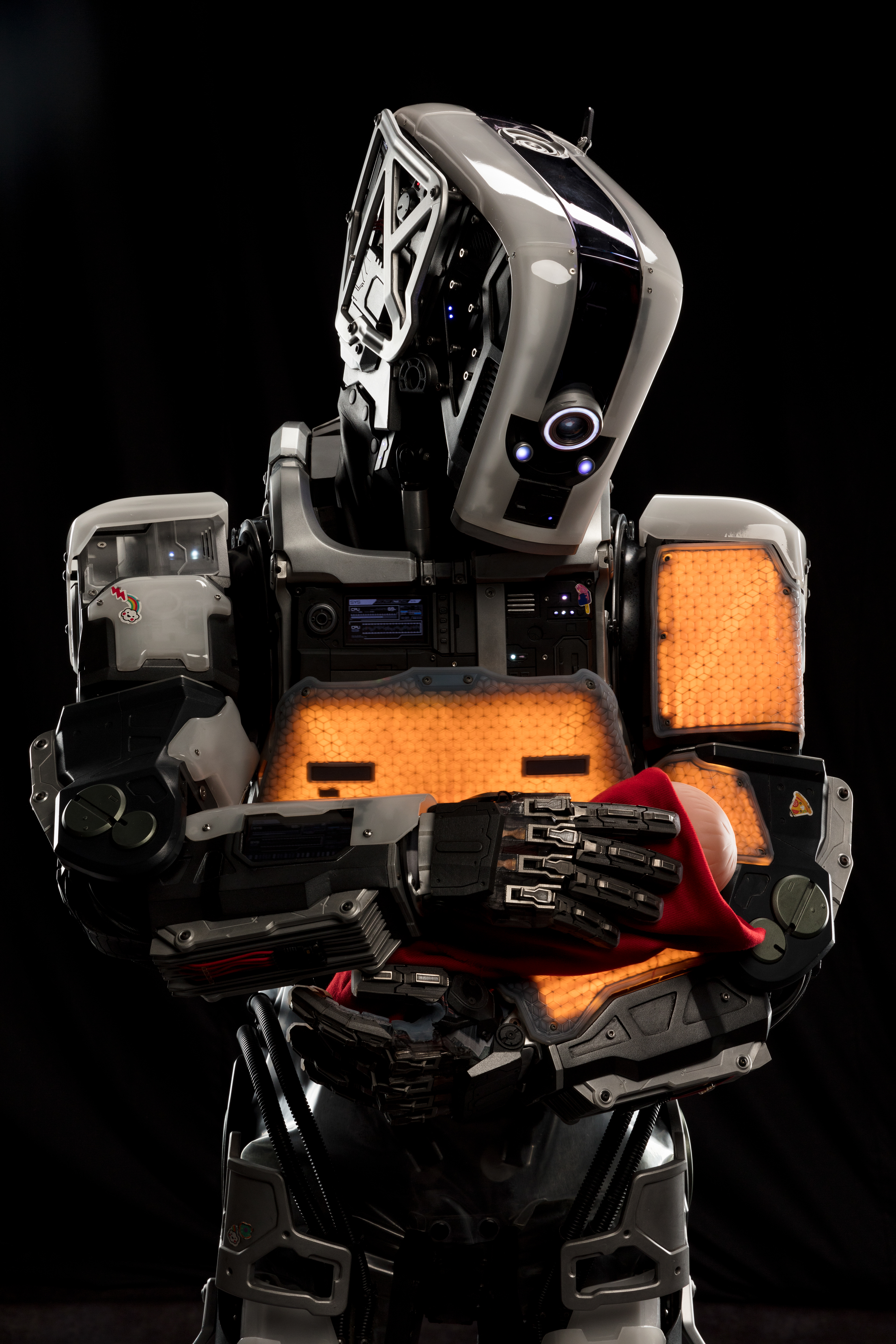 I Am Mother: Specialty robot suit