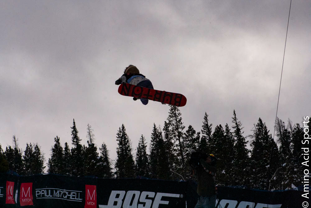 On Run 2, Chloe Kim goes strong and signature with a 1st hit 1080* w a Lien Airline grab