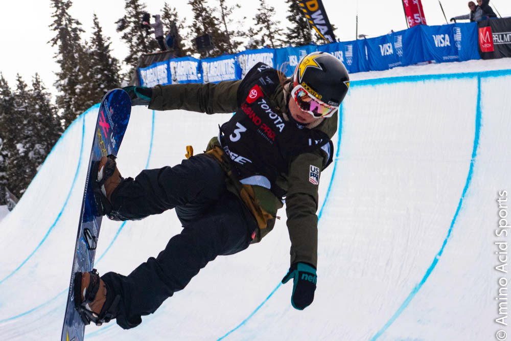 Arielle Gold tail grabs to set up her next big hit on Run 1