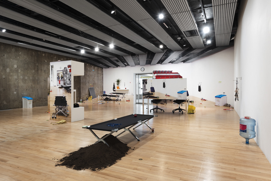 Emmanuelle Lainé, "Learn the Rules Like a Pro, So You Can Break Them Like an Artist!", Hayward gallery, exhibition view, credit: Thierry Bal