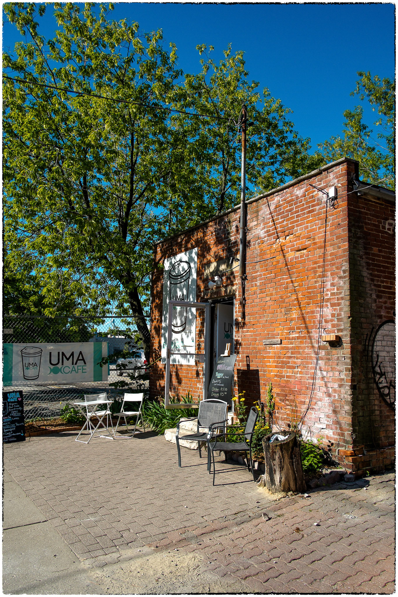 All three primary colours well represented in this Coffee Shop