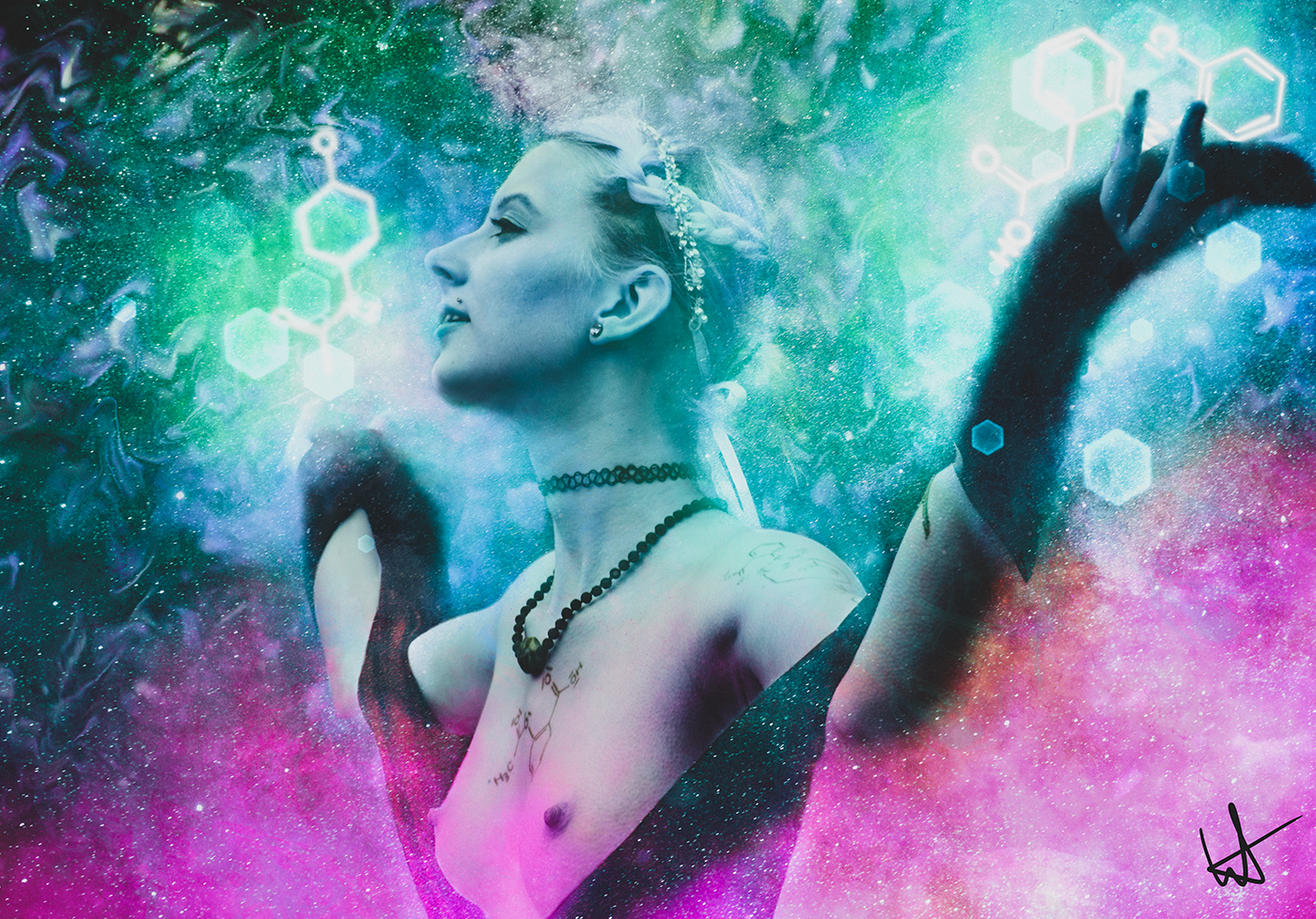 Fotography and fotomanipulation with digital painting.